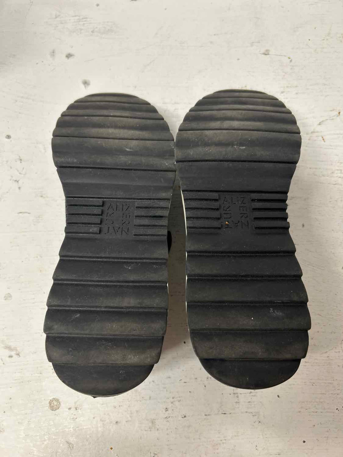 Naturalizer Women Size 8 Black & White Sneakers