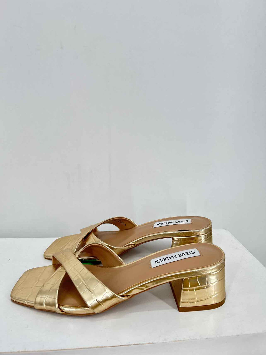 Steve Madden Women Size 7 Gold Sandals