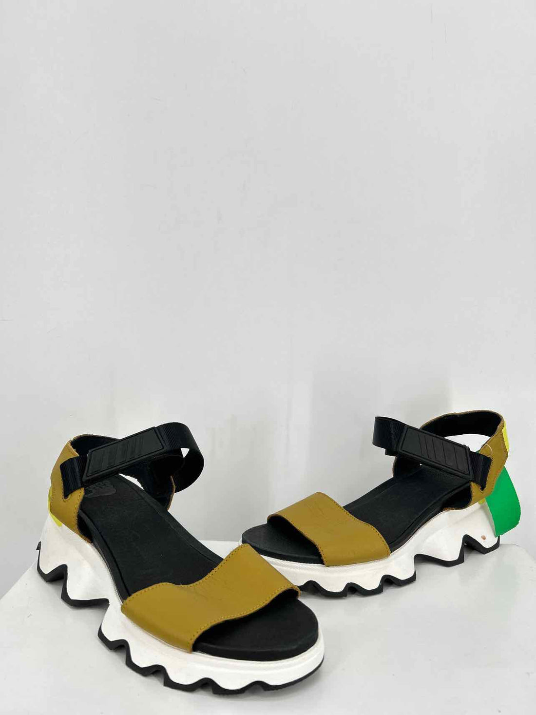 Sorel Women Size 9 Black & Olive Sandals