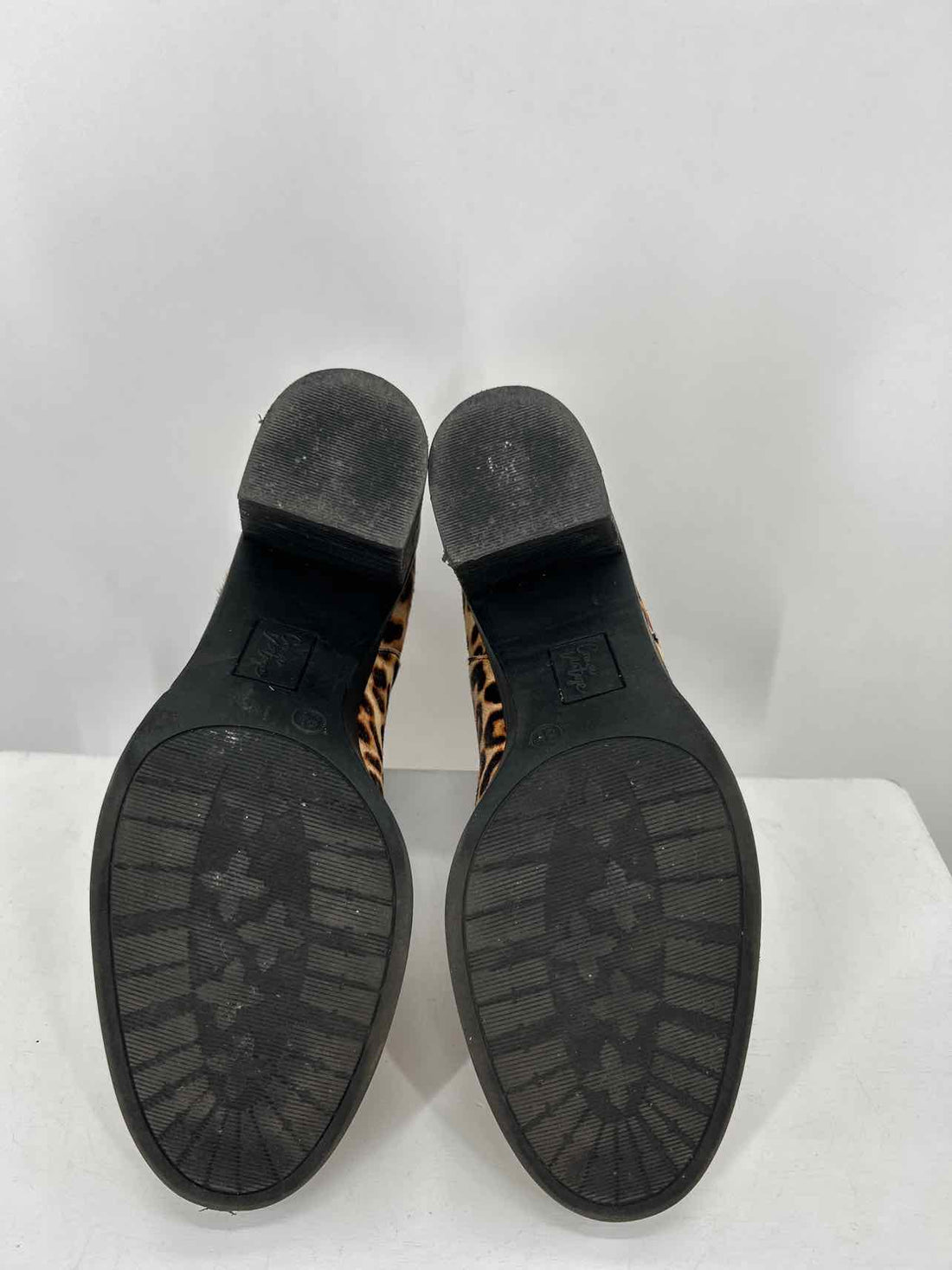 Crown Vintage Women Size 8.5 Leopard Chelsea Boot