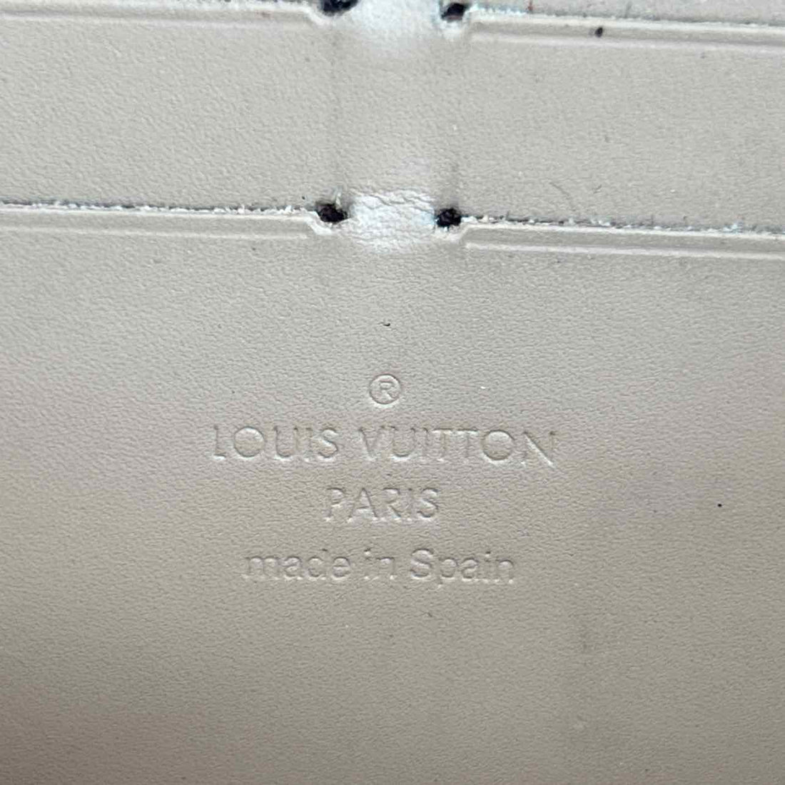 Louis Vuitton 2007 Vintage LV Zippy Wallet Patent Leather Gold LUXURY