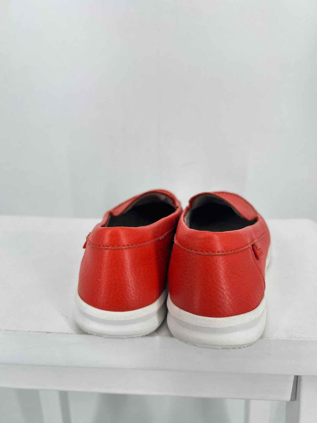 Rockport Women Size 6.5 Orange Loafers