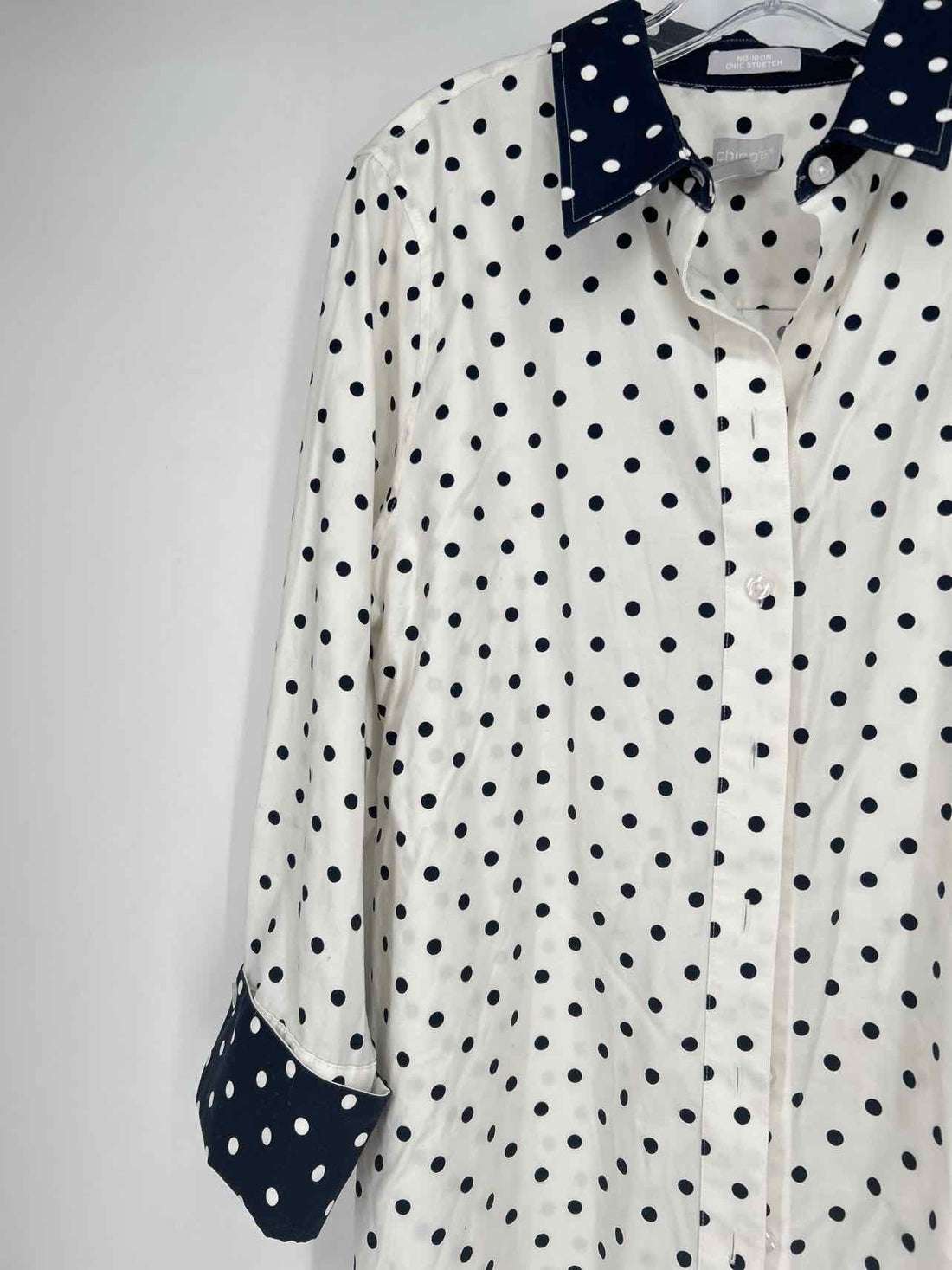 Chicos Size 2 (12) White & Navy Polkadot Long Sleeve