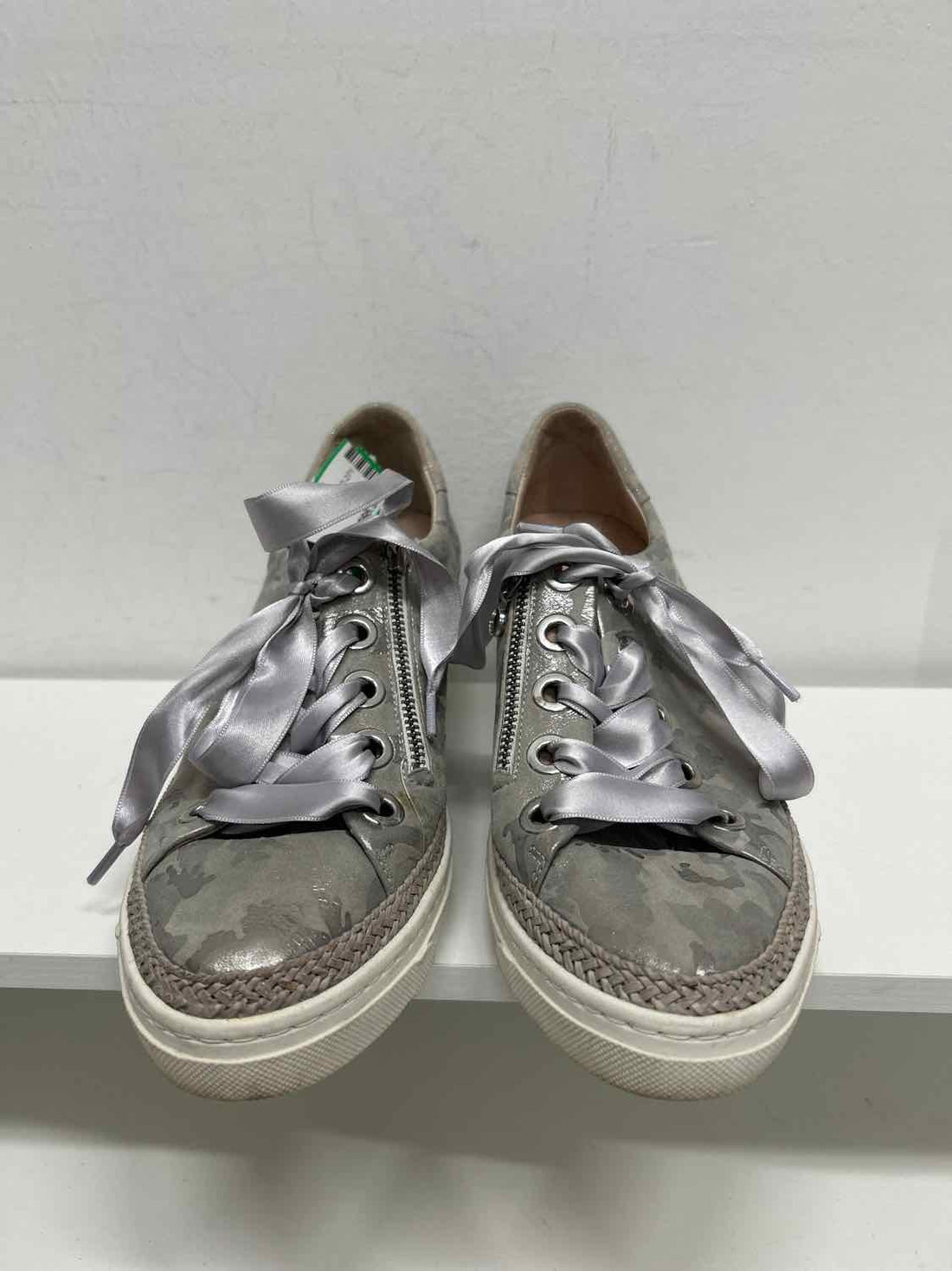 Softwaves Women Size 37 (6.5-7) Gray Camo Sneakers