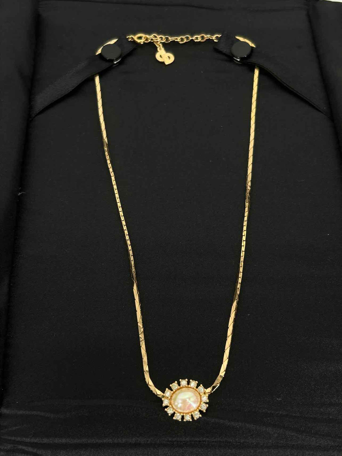 Christian Dior Trifari Faux Pearl Gold Good Necklace