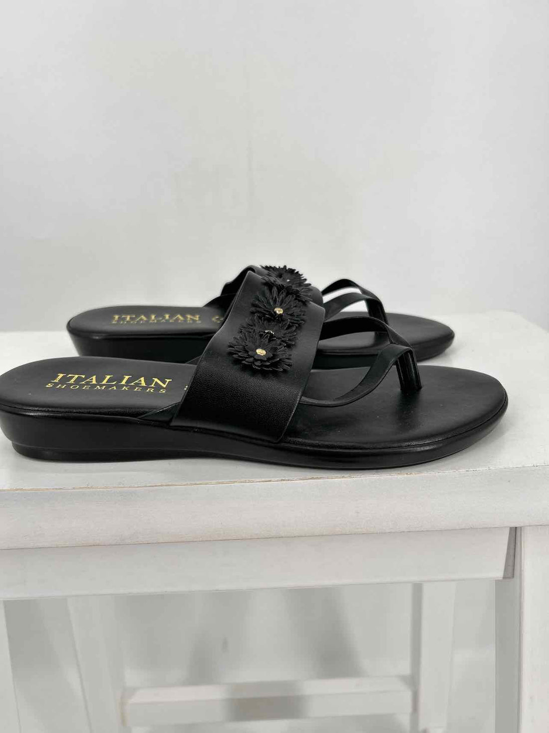 Italian Shoe Makers Women Size 8 Black Like New Sandals