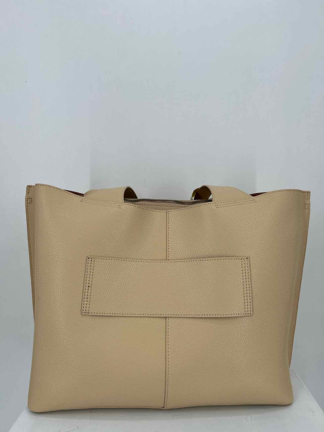 Hobo Beige Pebbled Leather Like New Hobo