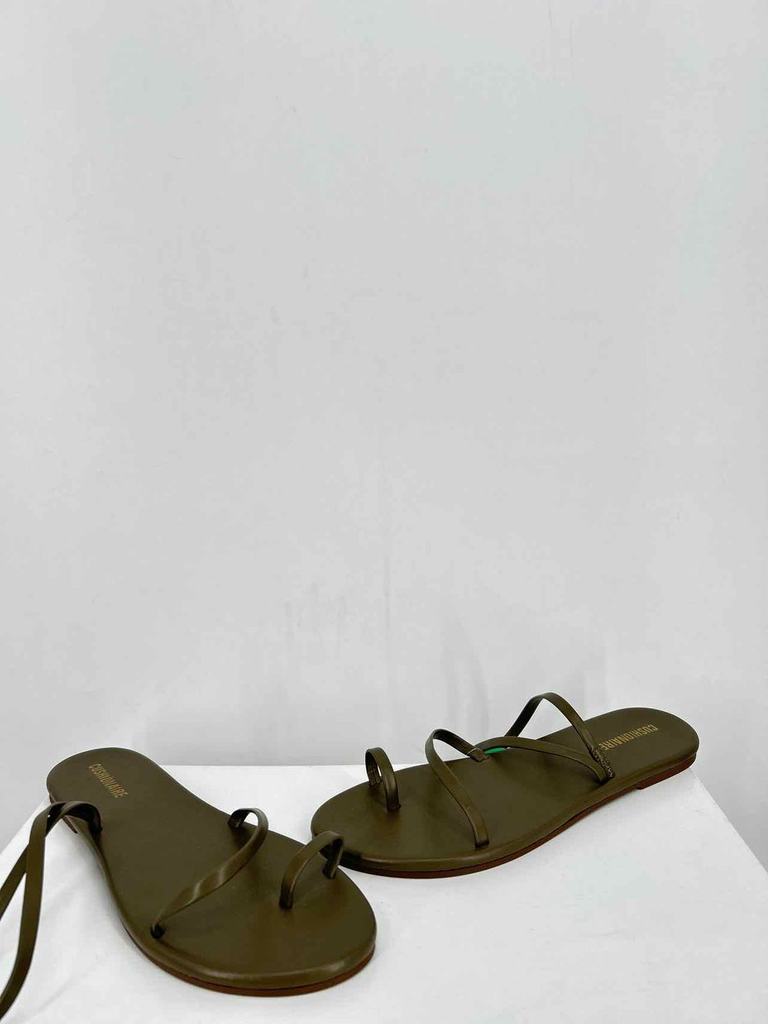 Cushionaire Women Size 10 Olive Sandals
