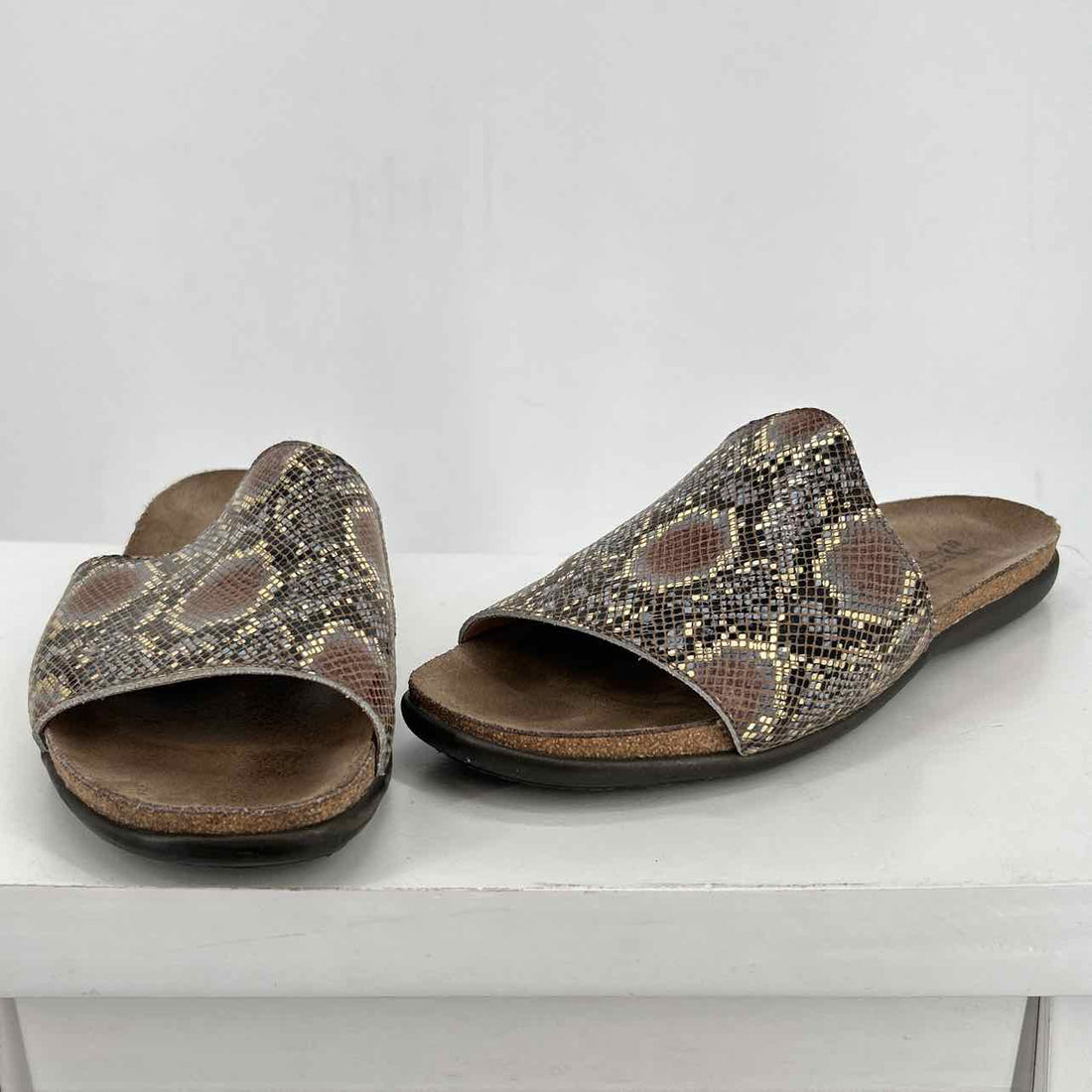 Naot Women Size 39 Snake Sandals