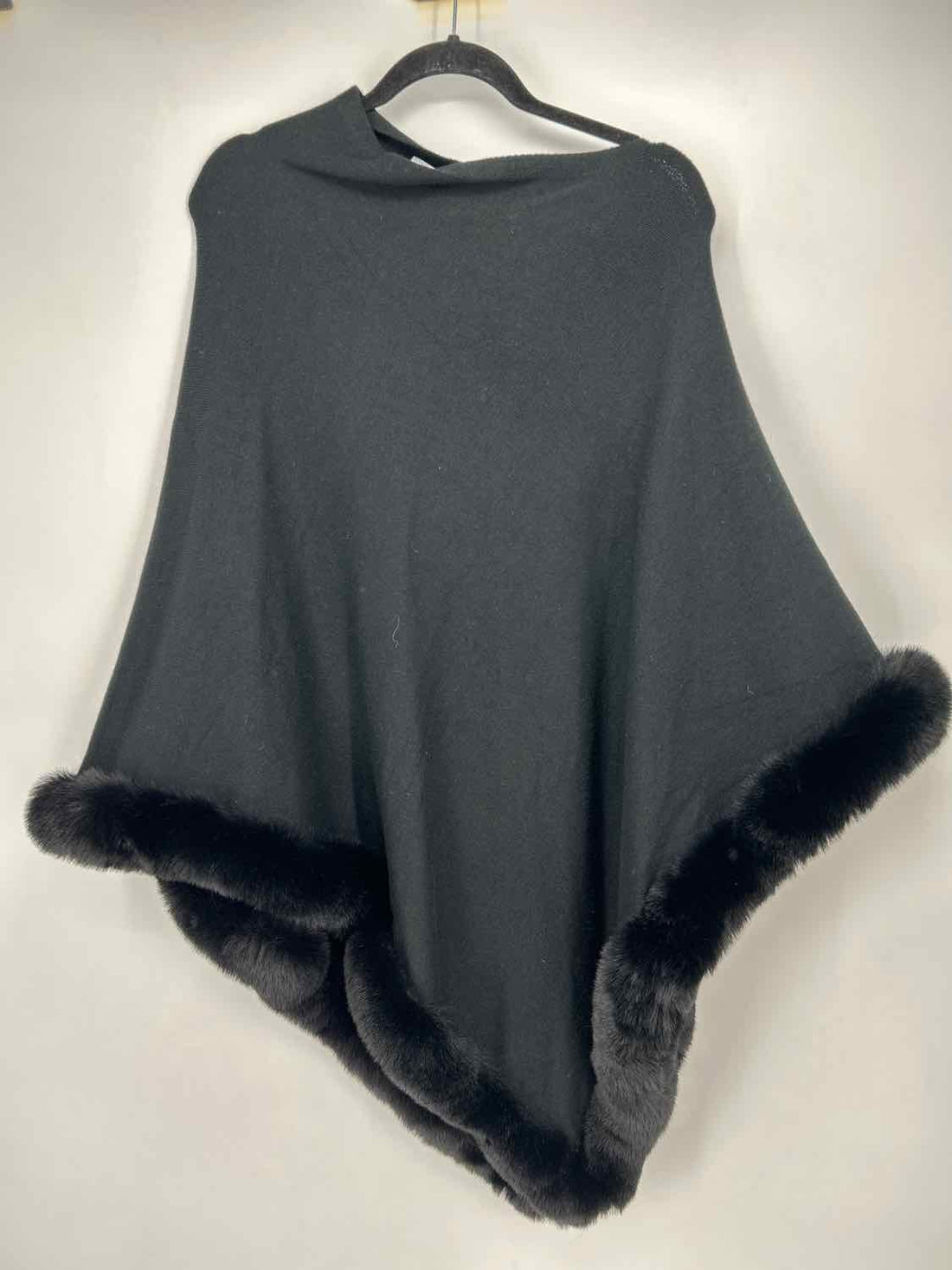 LF by La Fiorentina Size OS Black NWT Poncho