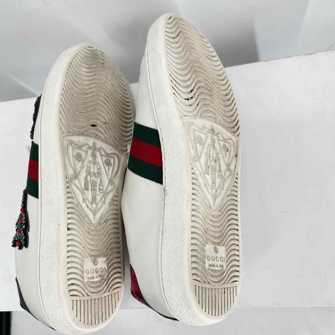 Gucci Ace Embroidered Arrow Sneaker Women Size 37 White Pre Owned Leather LUXURY
