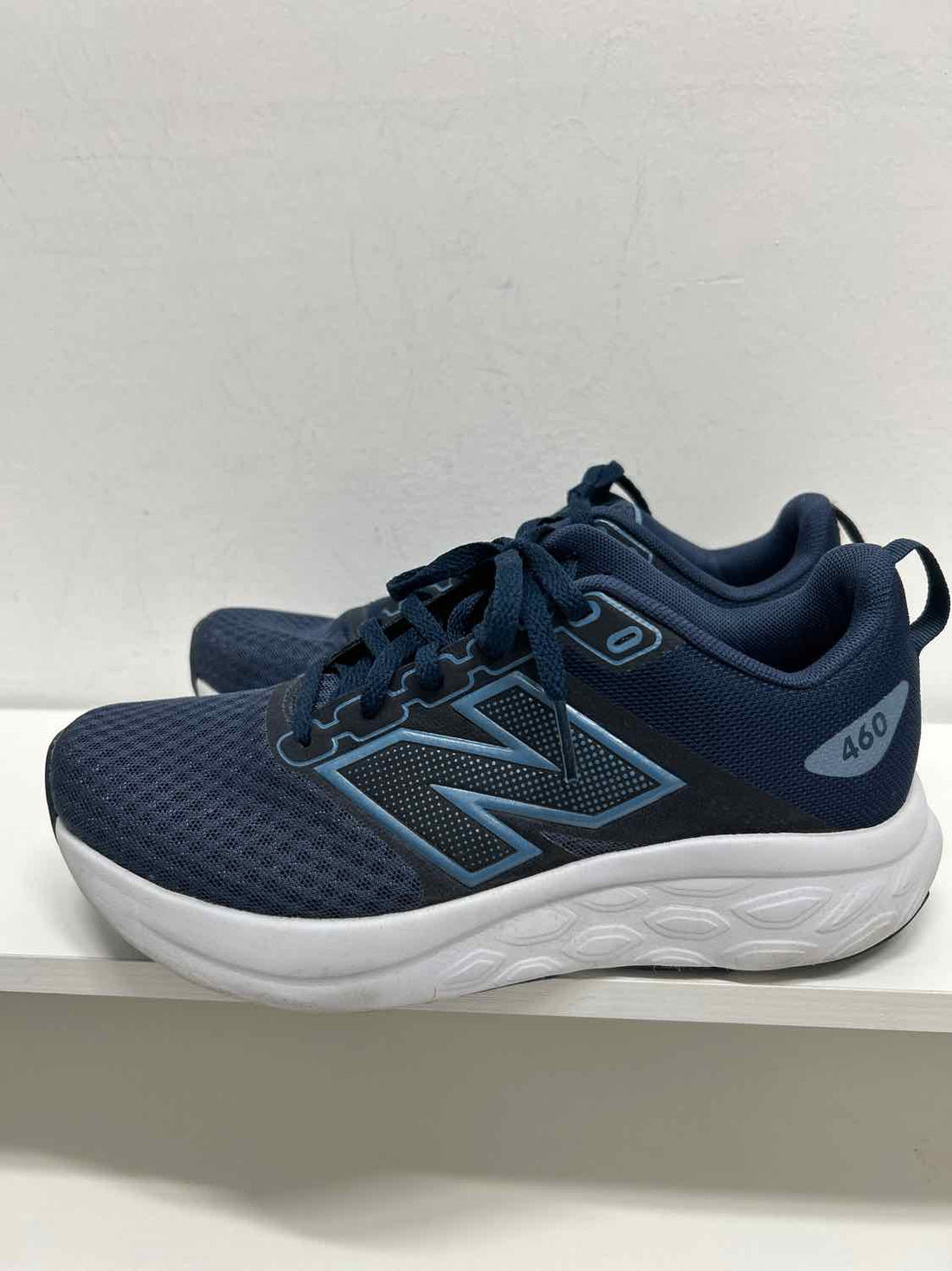 New Balance Women Size 7 Navy Sneakers