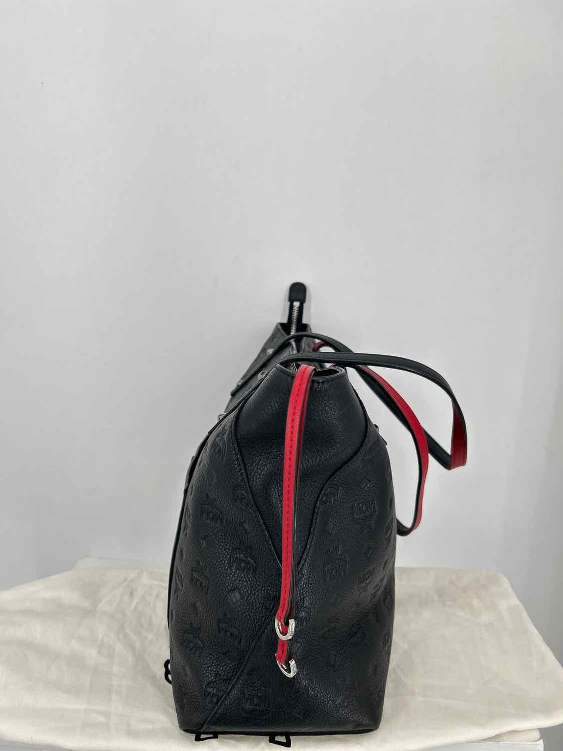 MCM Black Leather Pre Owned LUXURY