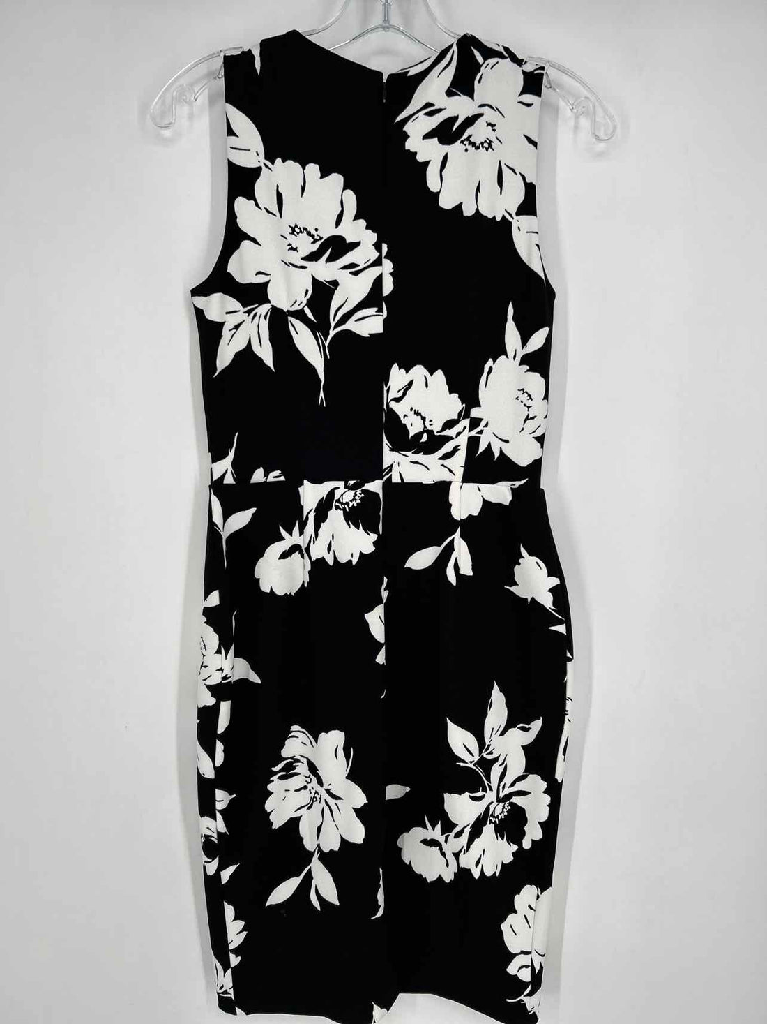 White House Black Market Size 2 Black & White Floral NWT Dress