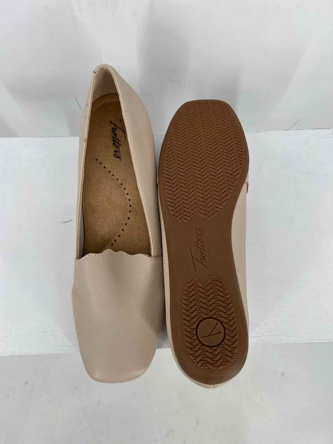 Trotters Women Size 11N Cream Flats