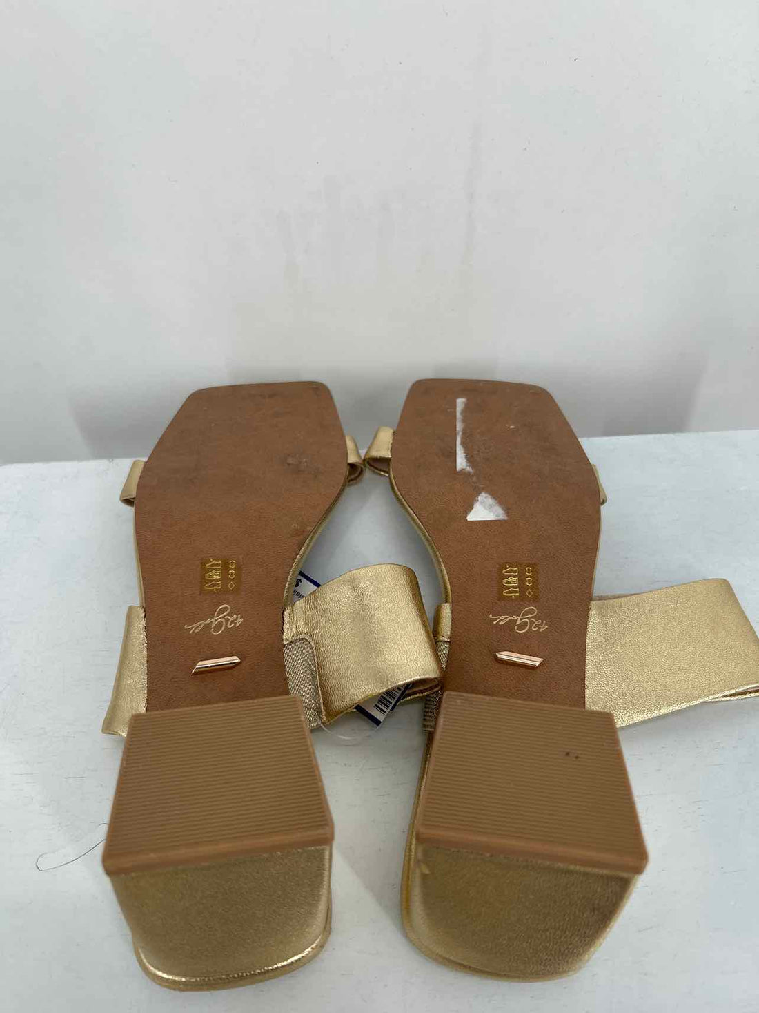 42 Gold Women Size 8 Gold Sandals