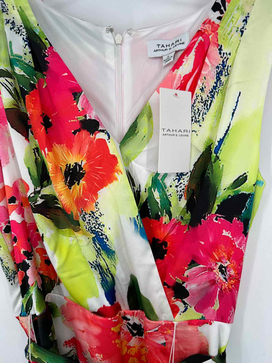 Tahari Size 6 White Floral Maxi