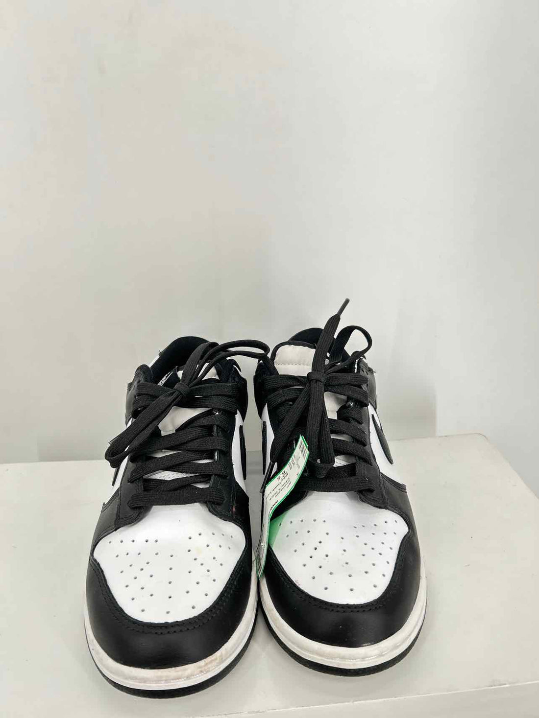 Nike Women Size 8.5 White & Black Sneakers