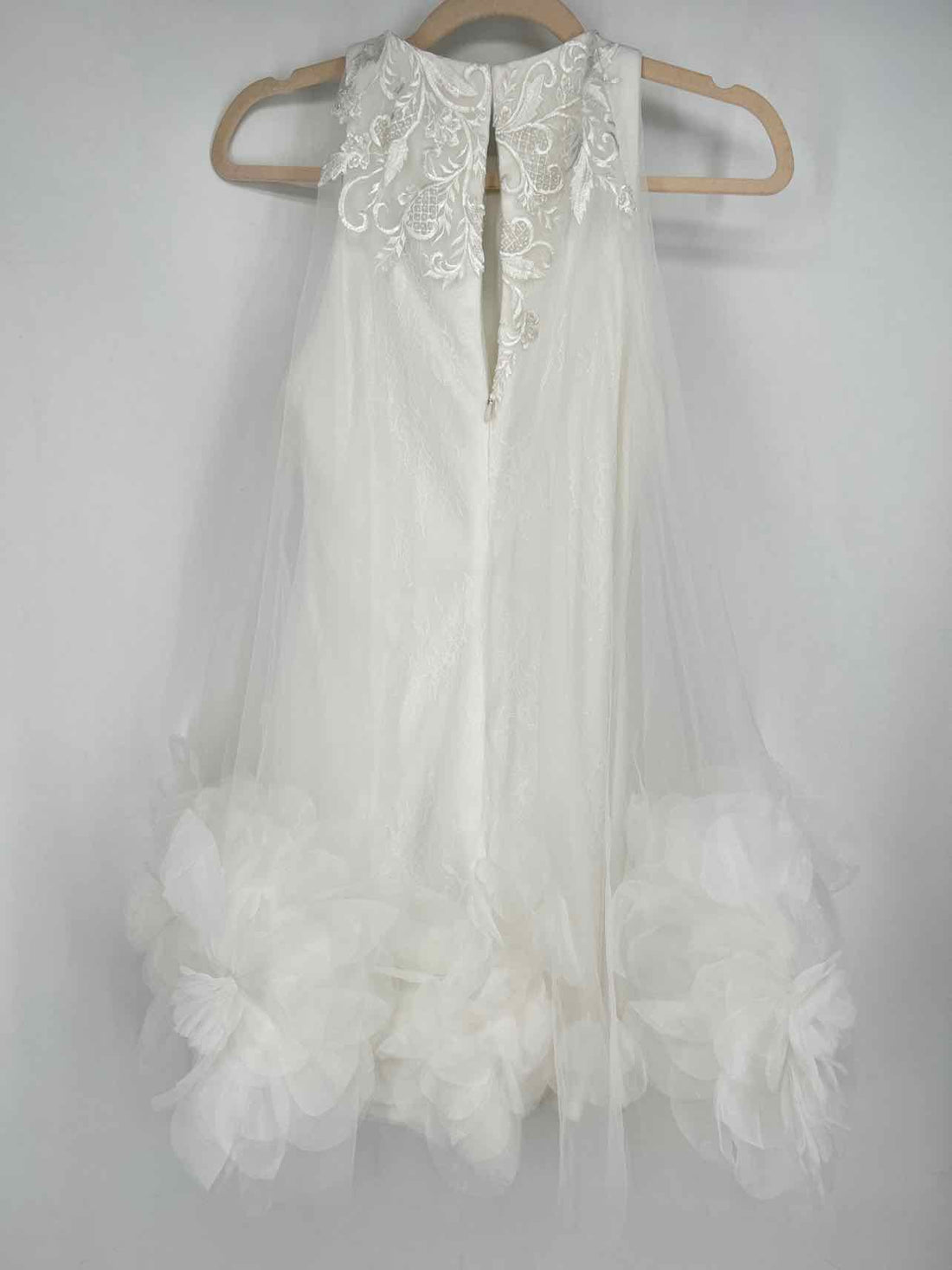 Mac Duggal Size 4 White Applique NWT Dress