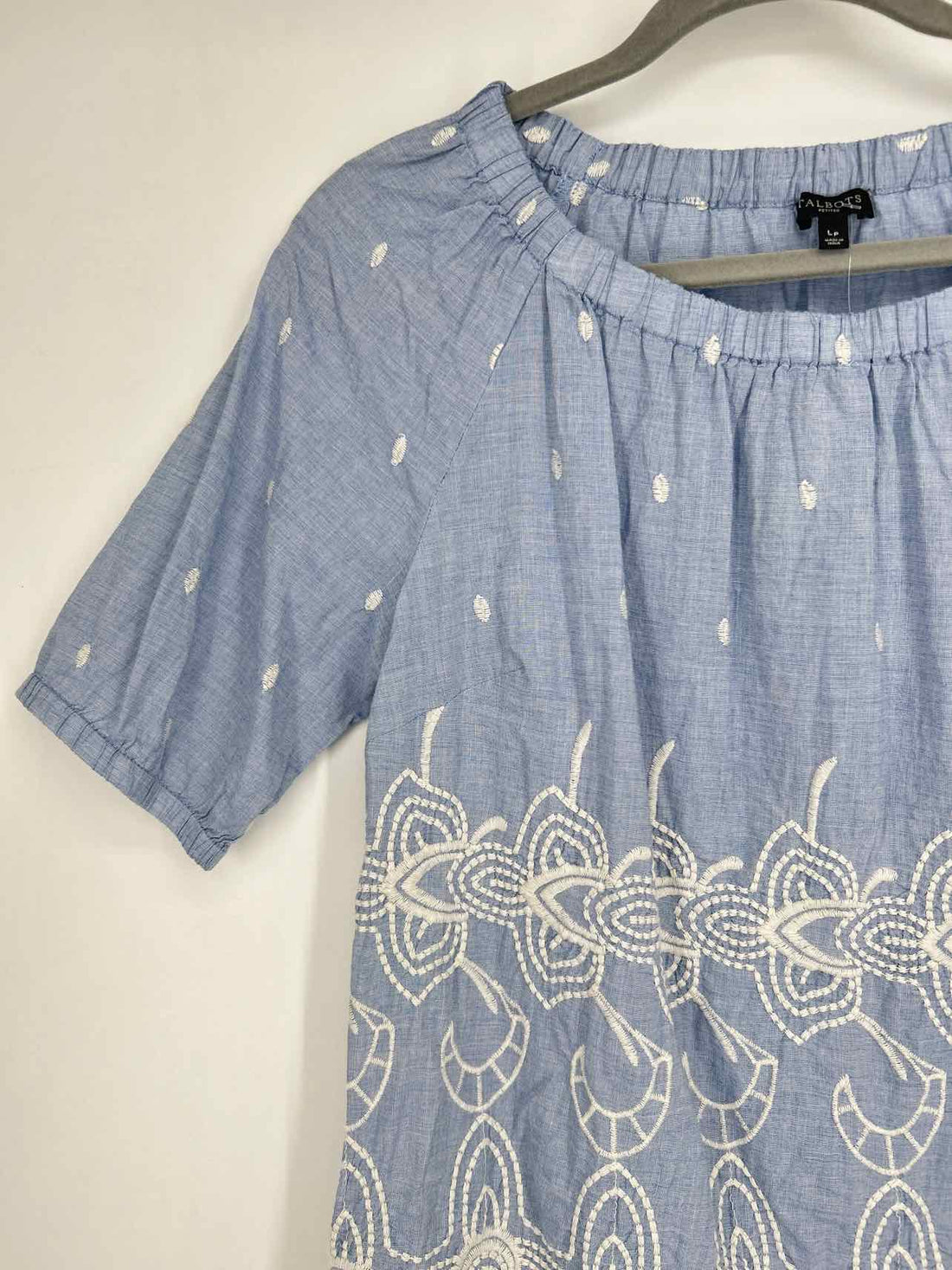 Talbots Size LP Blue & White Embroidered Short Sleeve