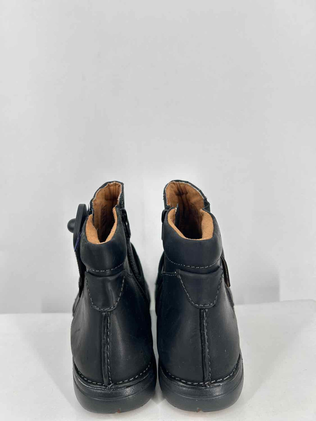 Clarks Un Loop UP Women Size 9.5 Black Ankle Boot
