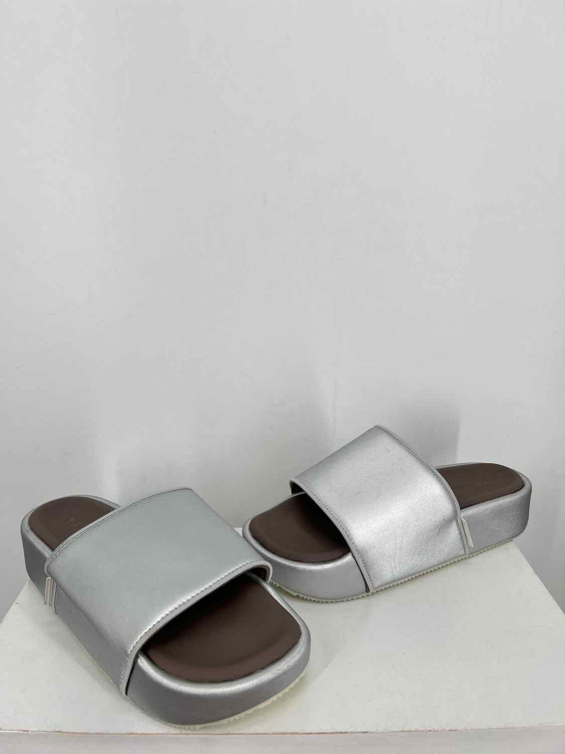 Adidas Women Size 10 Silver Slides