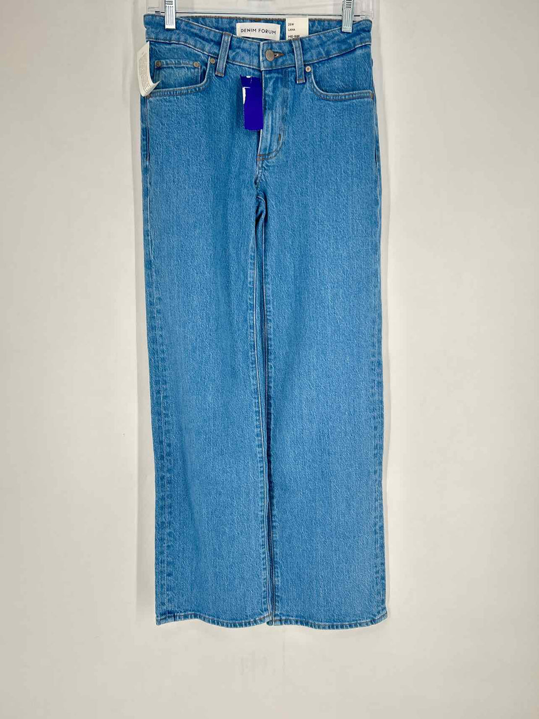 Denim Forum Size 25 Light Blue Denim NWT Jeans