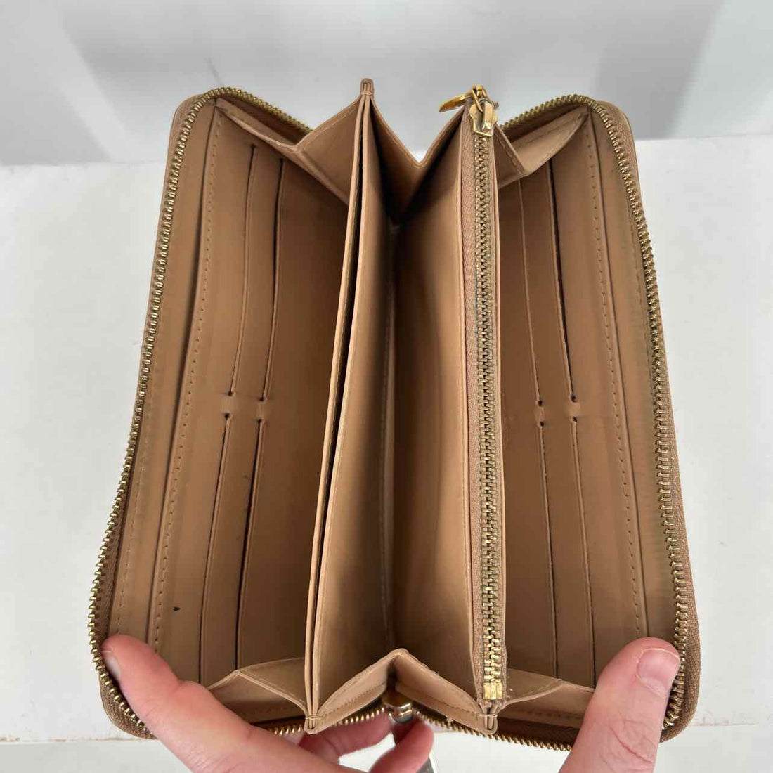 Louis Vuitton 2007 Vintage LV Zippy Wallet Patent Leather Gold LUXURY