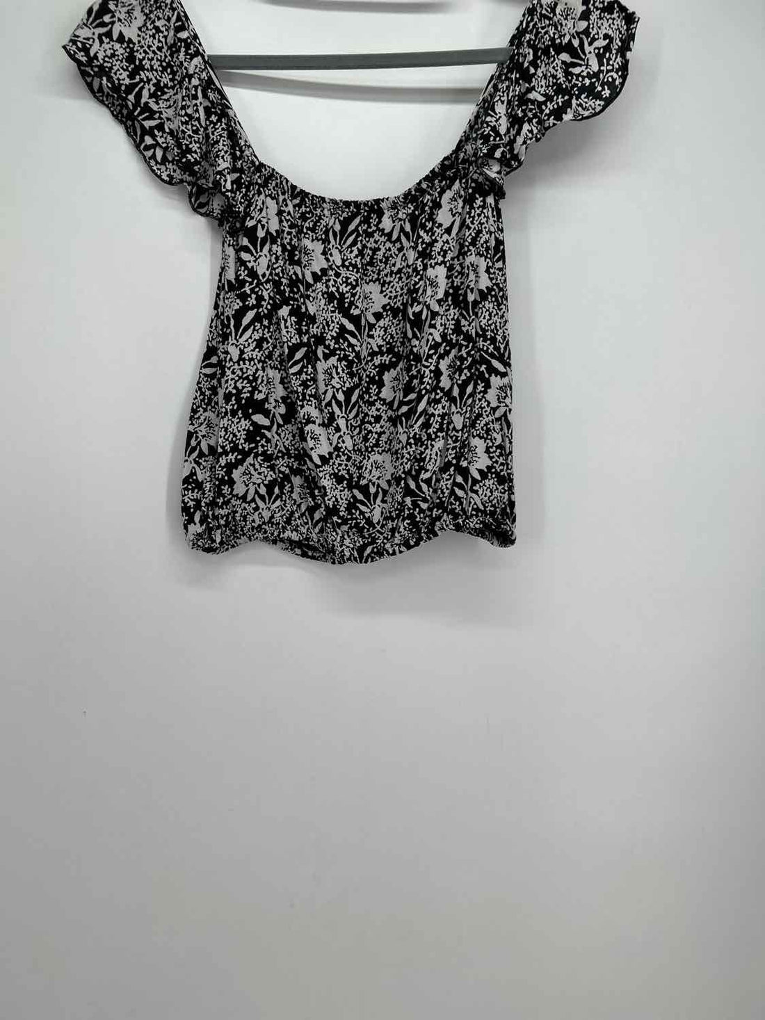 Society Amuse Size M Black & White Short Sleeve