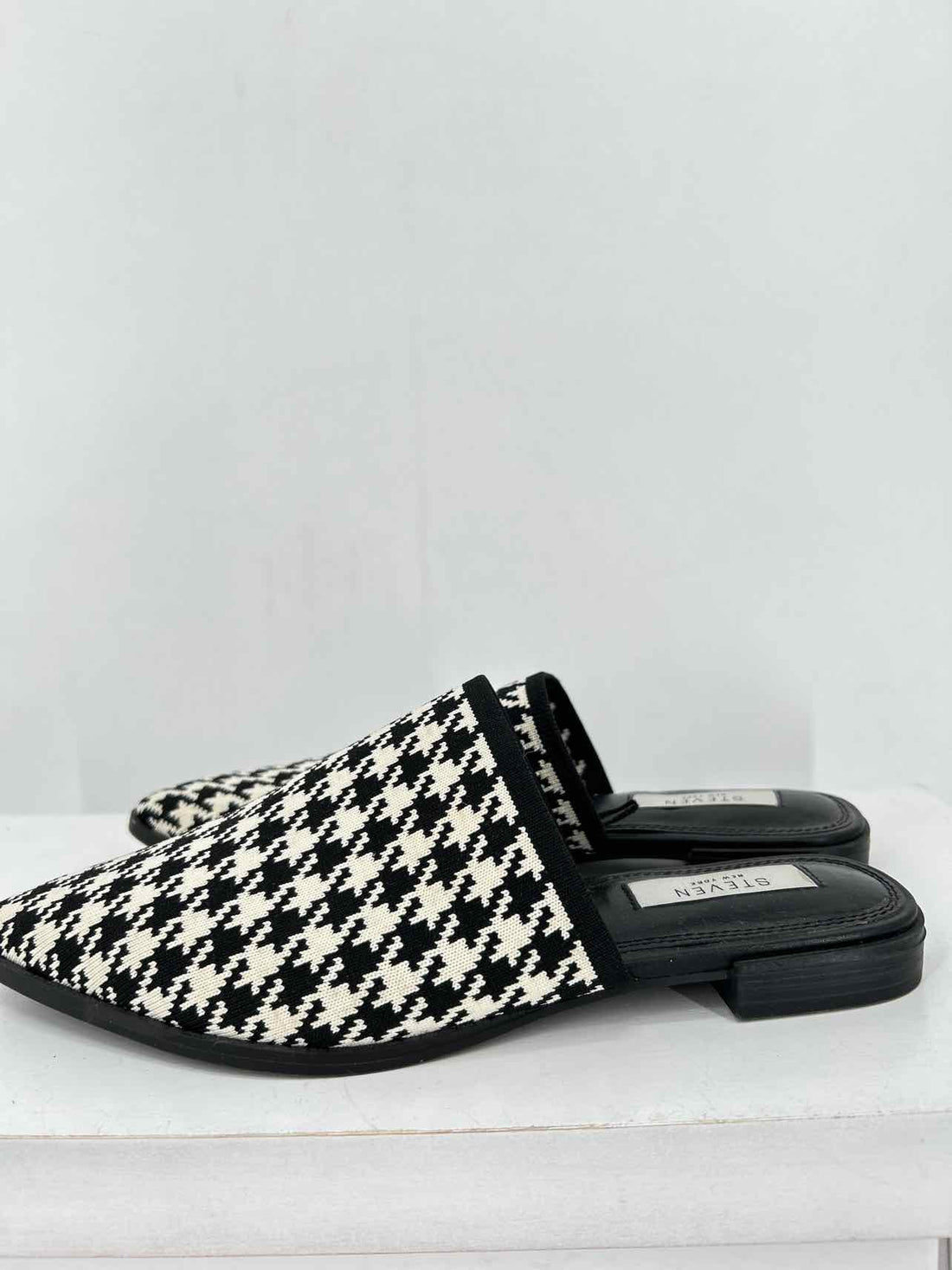 Steven Women Size 7.5 Houndstooth Mules