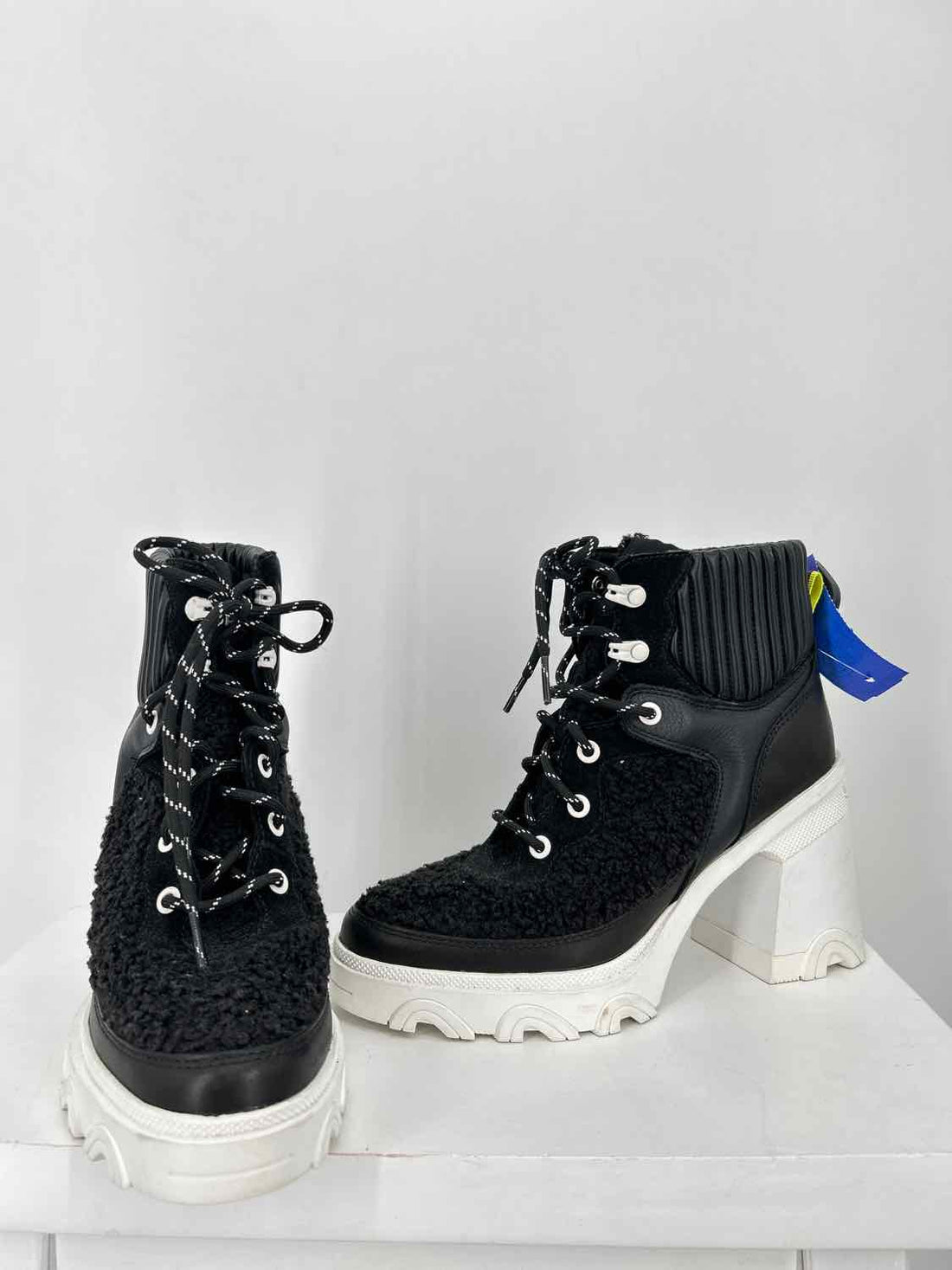 Sorel Women Size 8 Black & White Ankle Boot