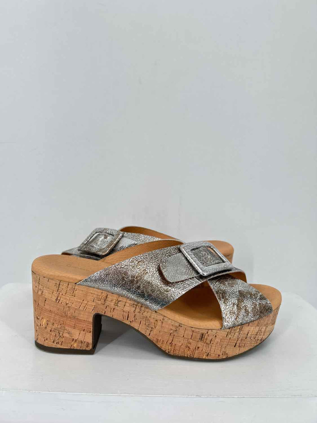 Chocolat Blu Women Size 9.5 Silver Sandals