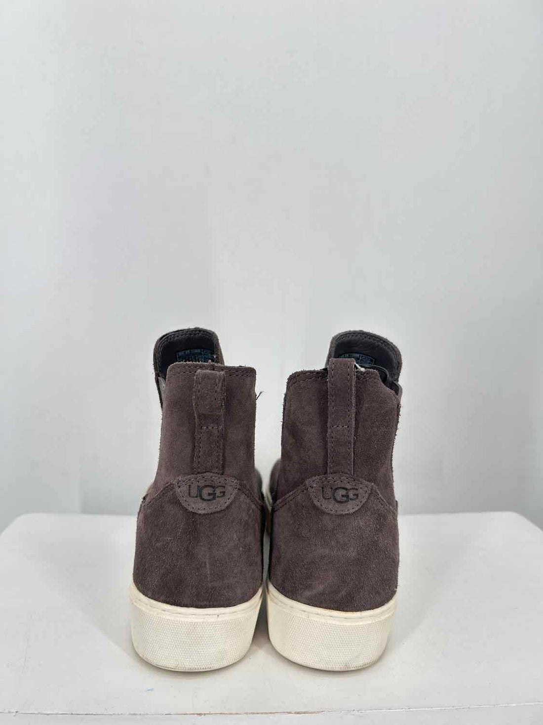 Ugg Mauna Chelsea sneaker boot Women Size 8 Gray Ankle Boot