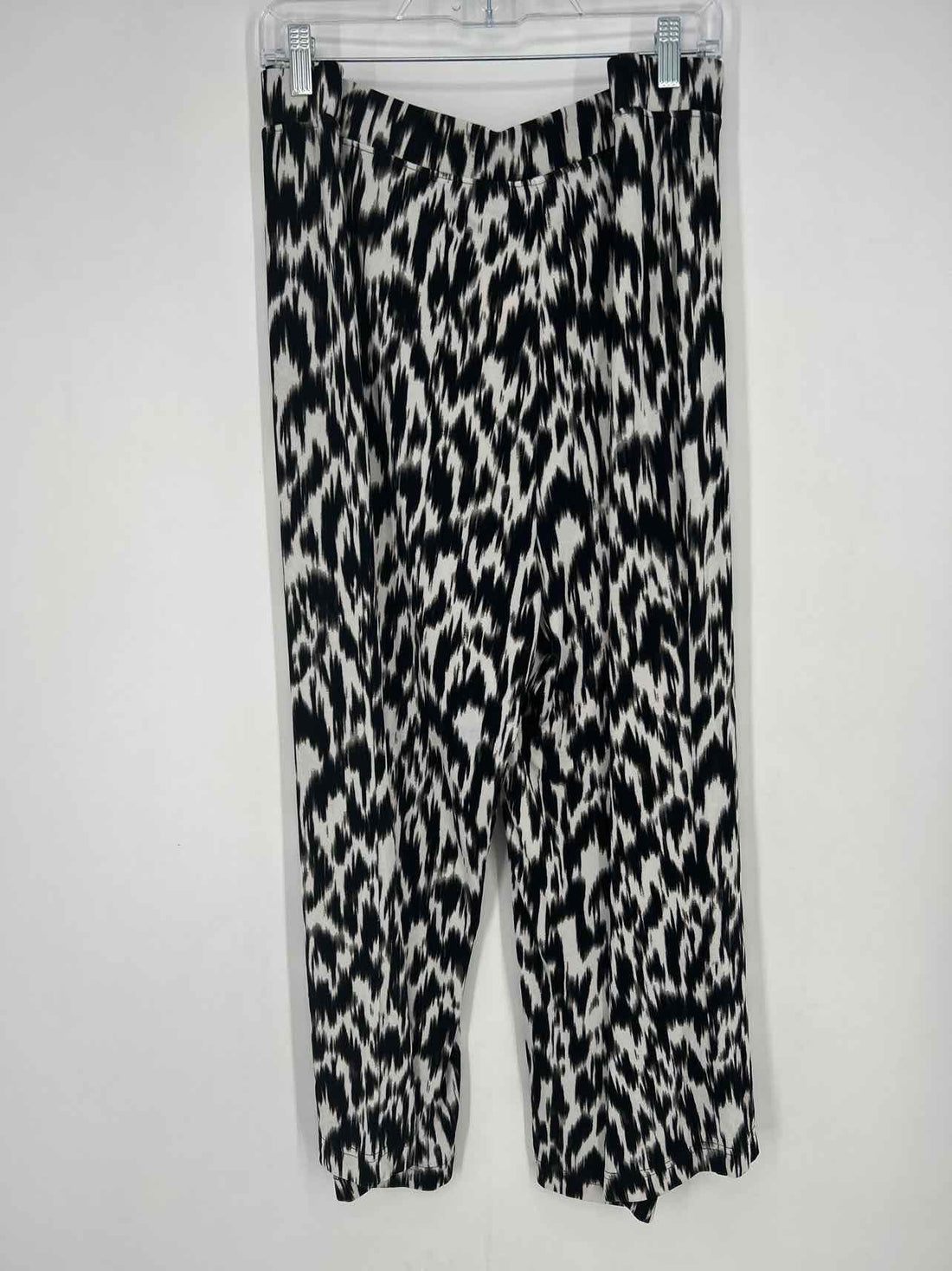Chicos Traveler's Size 4 (20/22) Black & White Pants