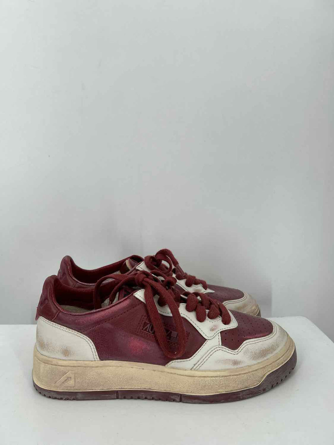 Women Size 38 Maroon & White Sneakers