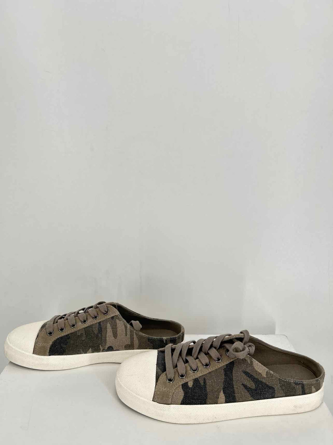 Splendid Women Size 7.5 Camo Sneakers