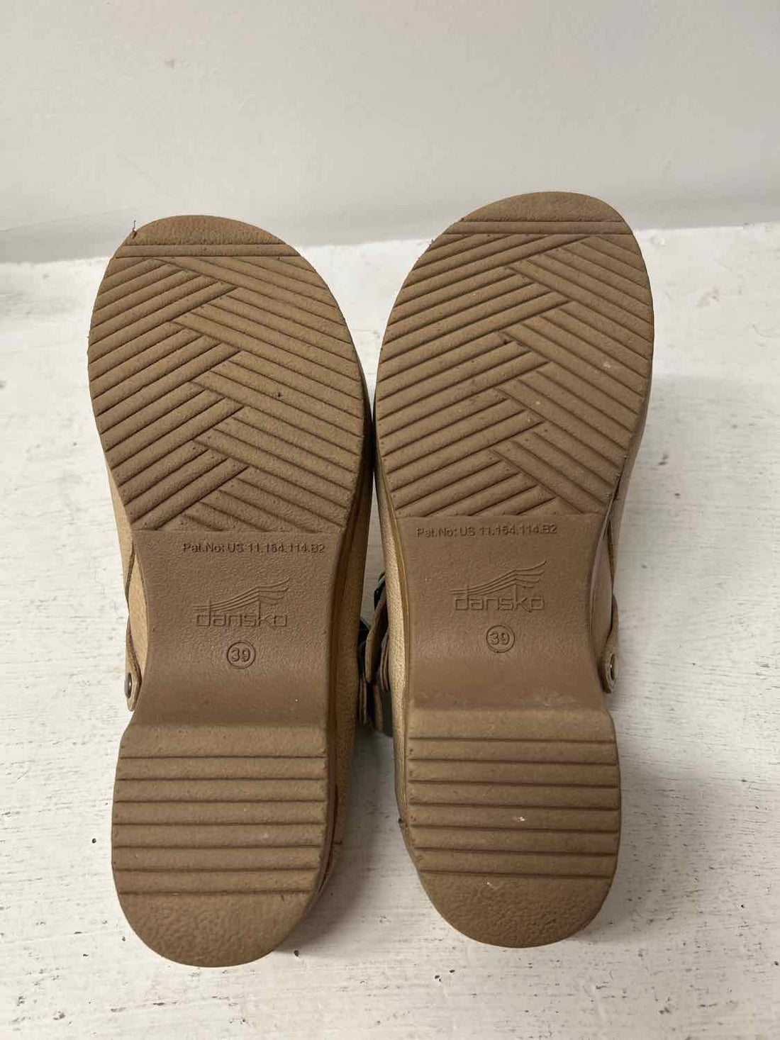 Dansko Women Size 39 (8.5-9) Beige Clogs