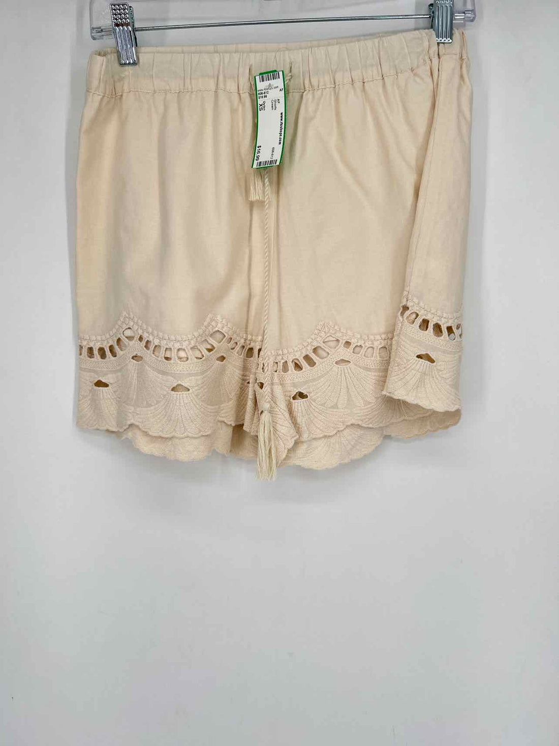 Dylan Size XS Cream Shorts