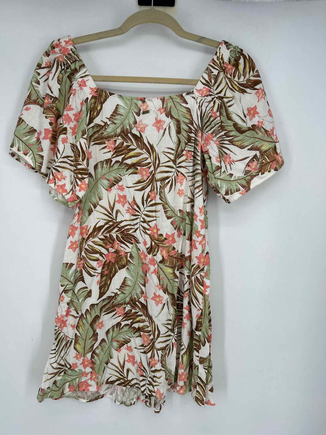 Rip Curl Size XS White Floral Short Sleeve Dress