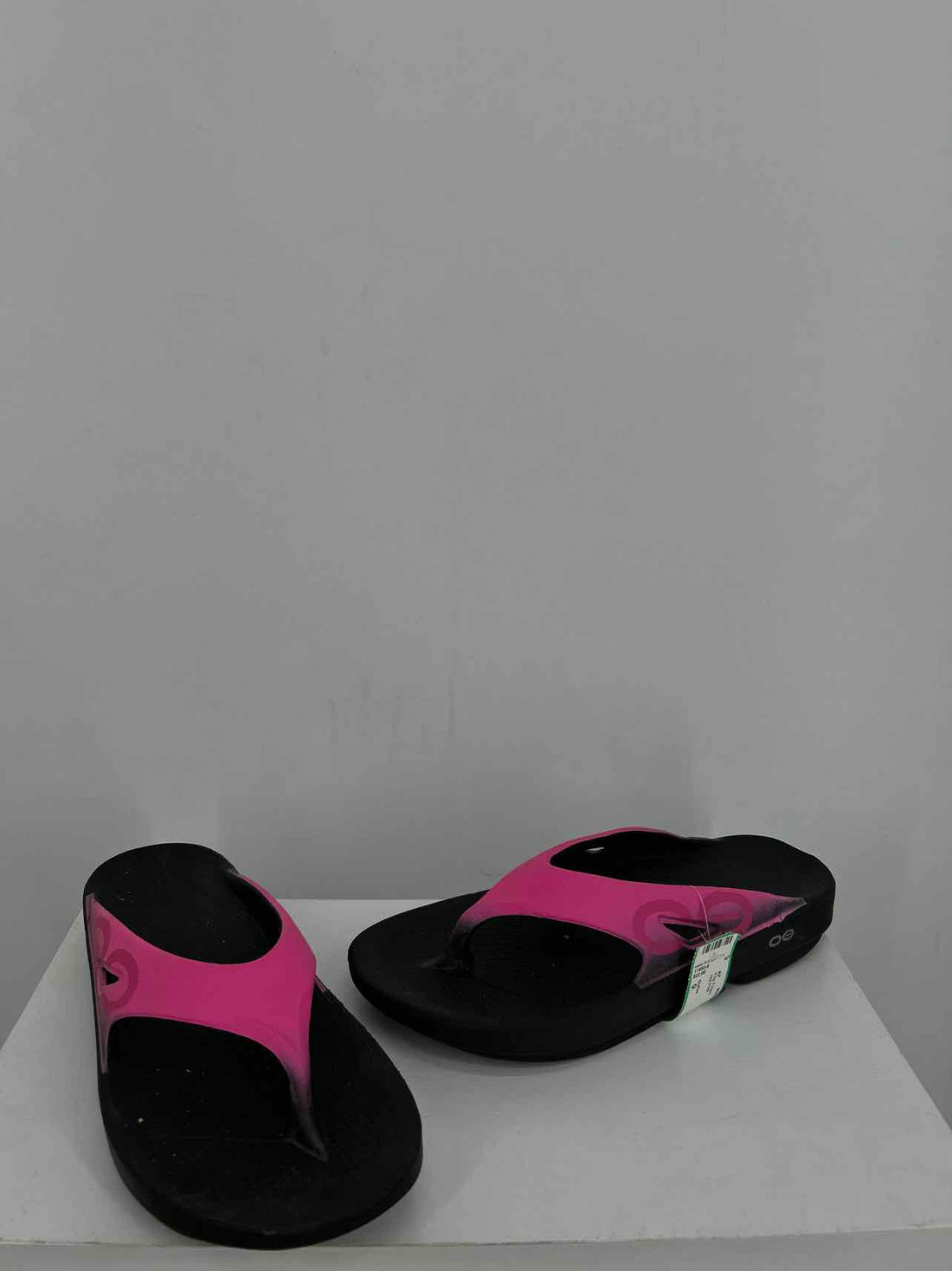 Oofos Women Size 9 Hot Pink Flip Flops