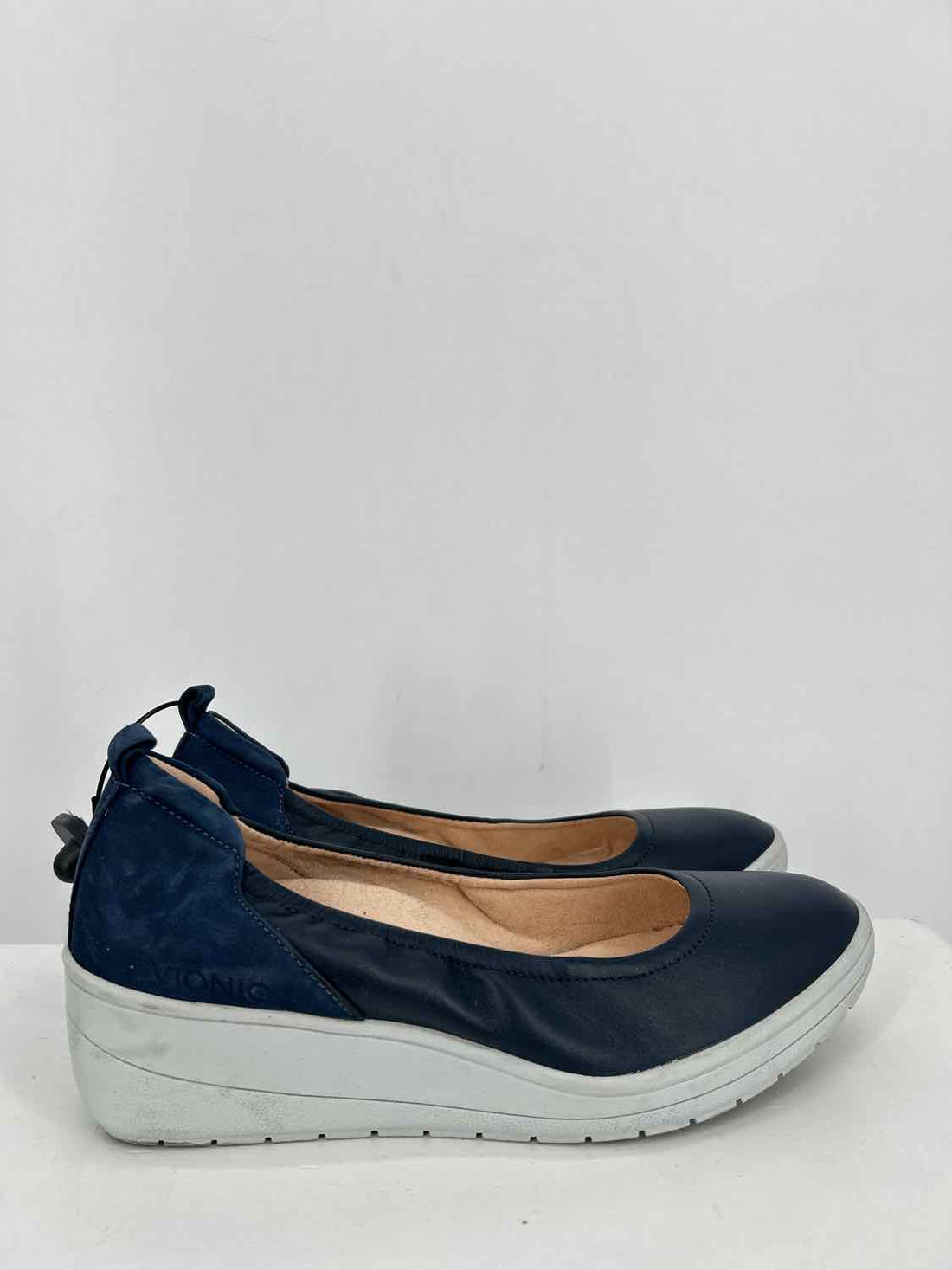 Vionic Women Size 8 Navy Genuine Leather Wedges