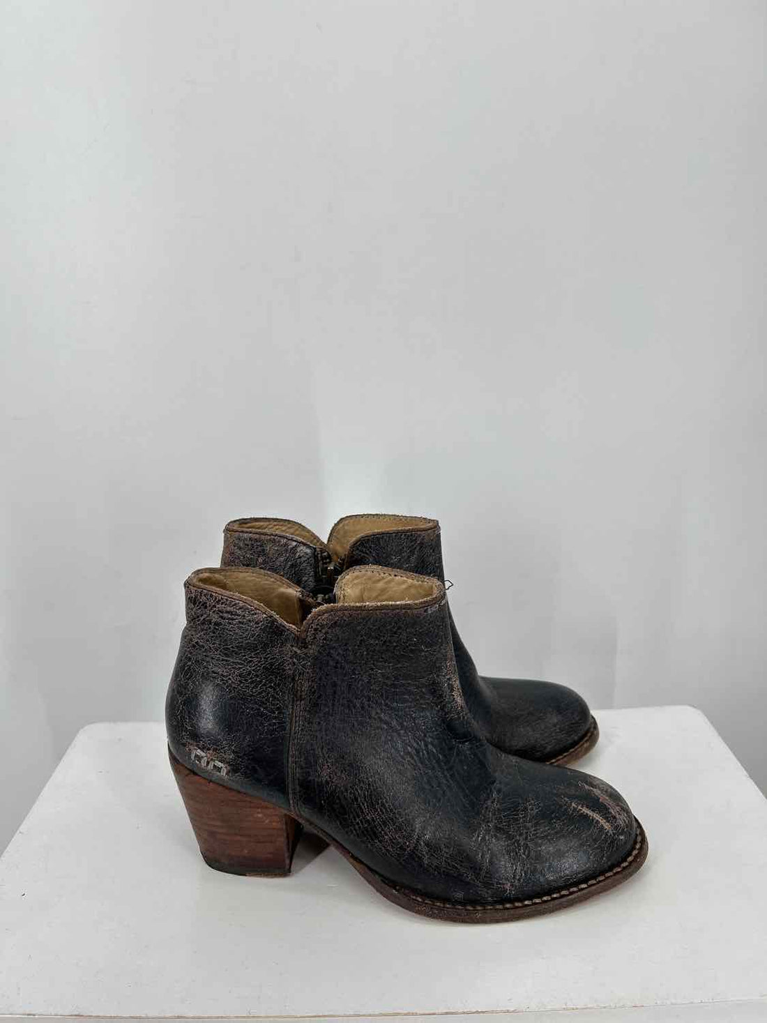 Bedstu Women Size 7 Distressed Brown Leather Ankle Boot