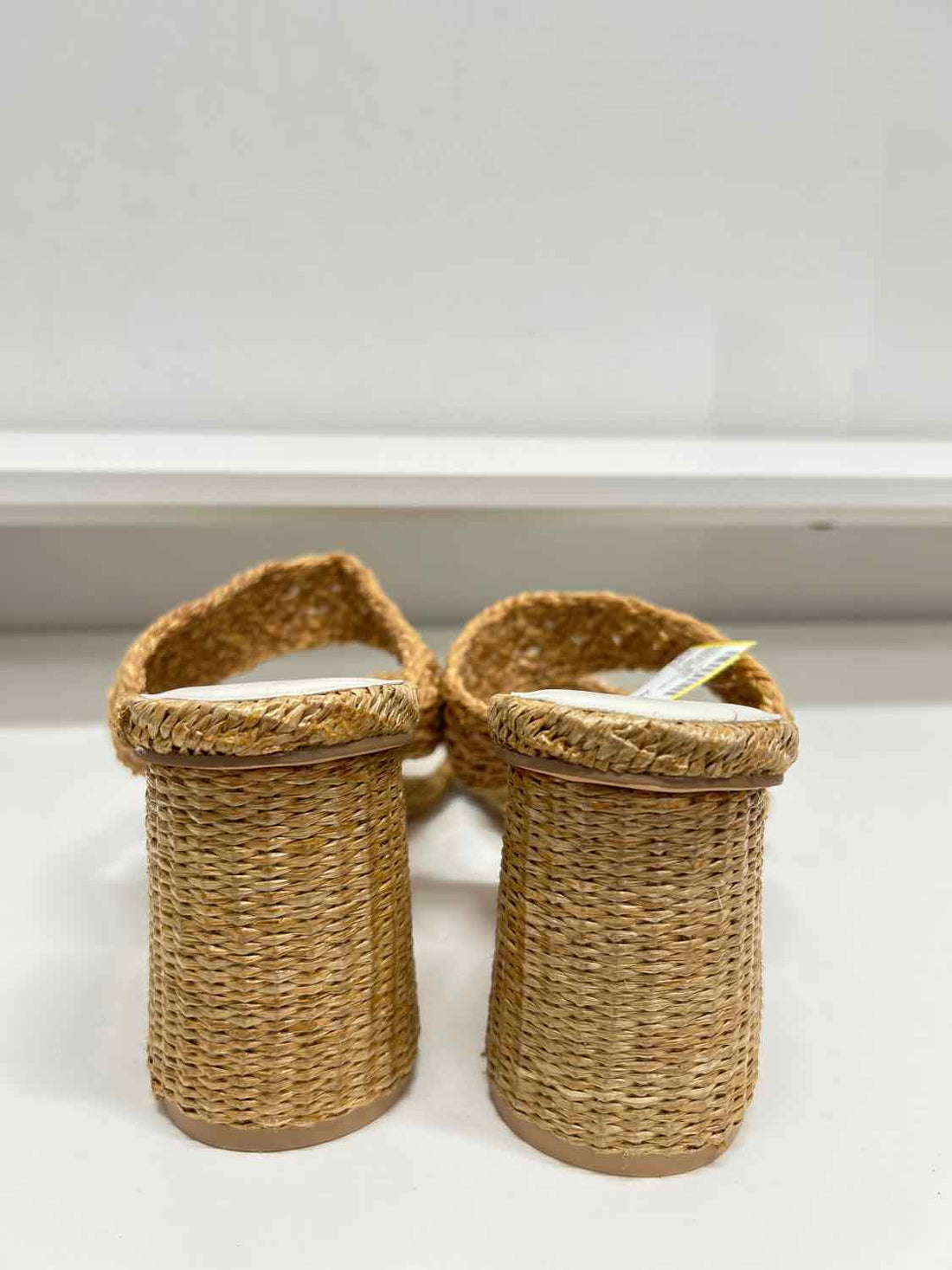 Oasis Society Women Size 10 Raffia Like New Sandals