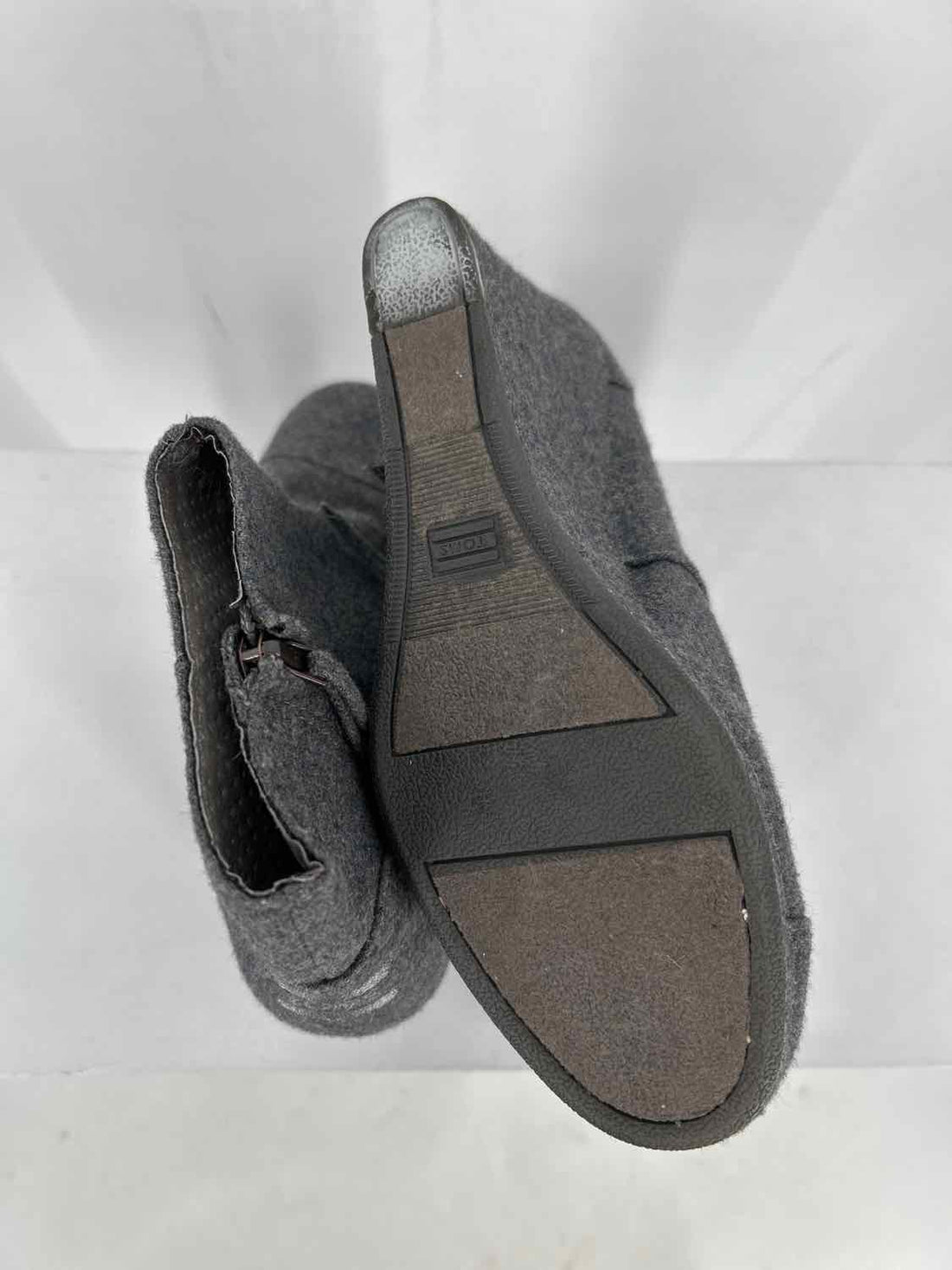 Toms Women Size 6.5 Gray Wedge Boot