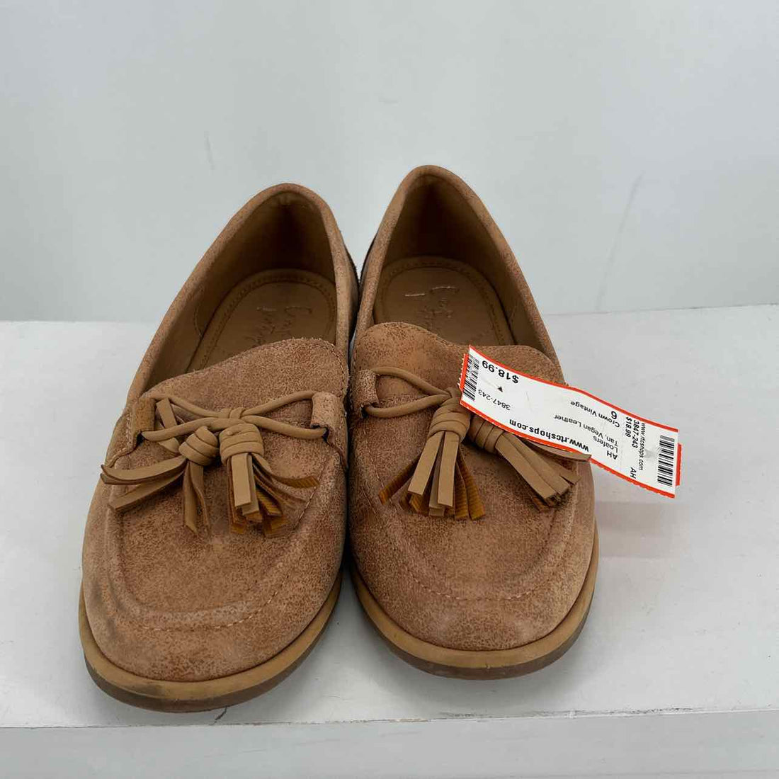 Crown Vintage Women Size 6 Tan Vegan Leather Loafers