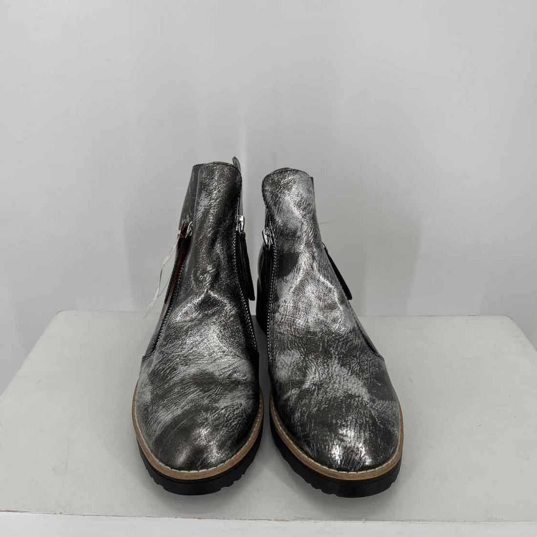 Django & Juliette Women Size 39 Silver Ankle Boot