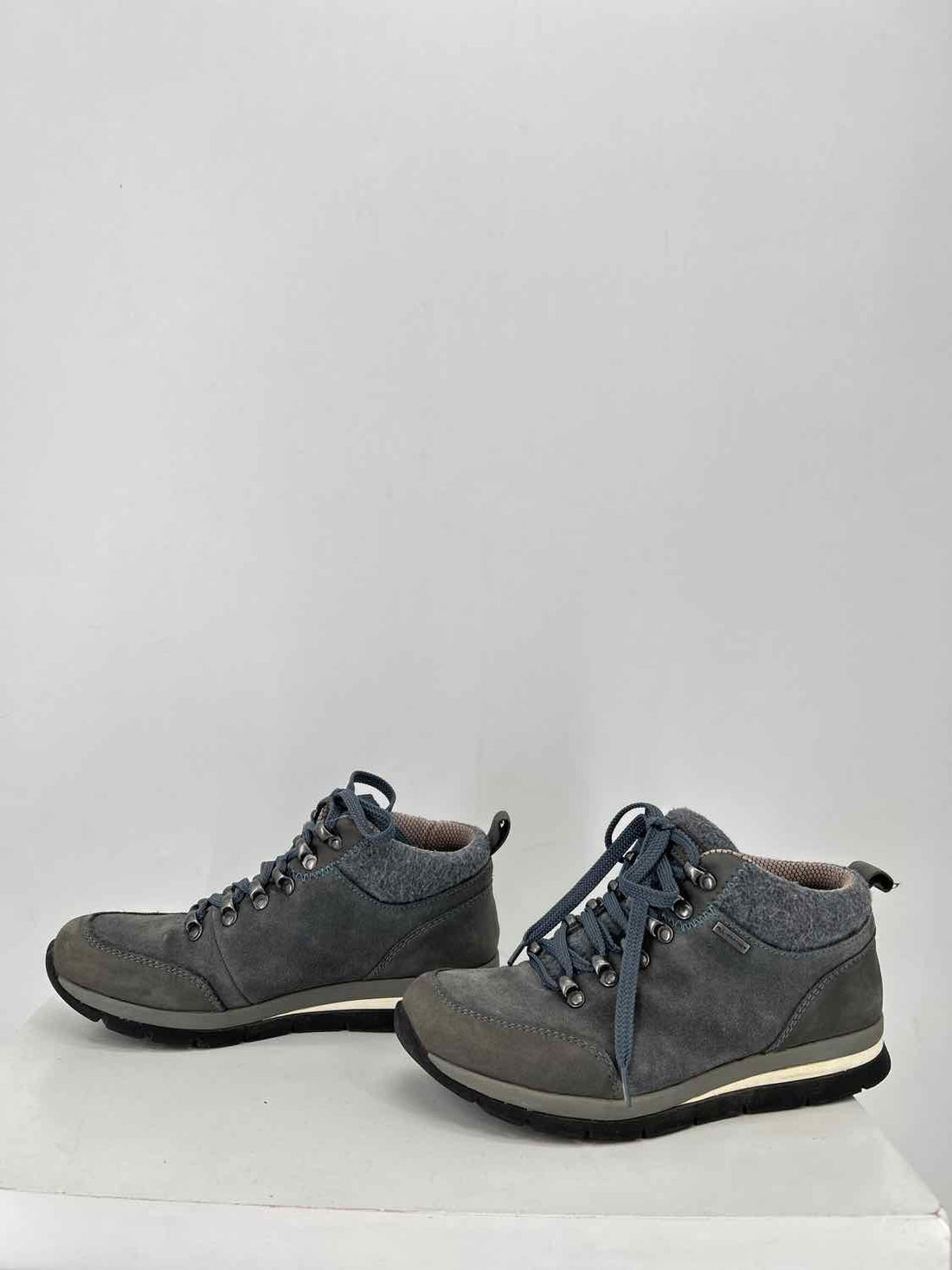 Bionico Women Size 6.5 Gray Leather &  Wool Sneakers