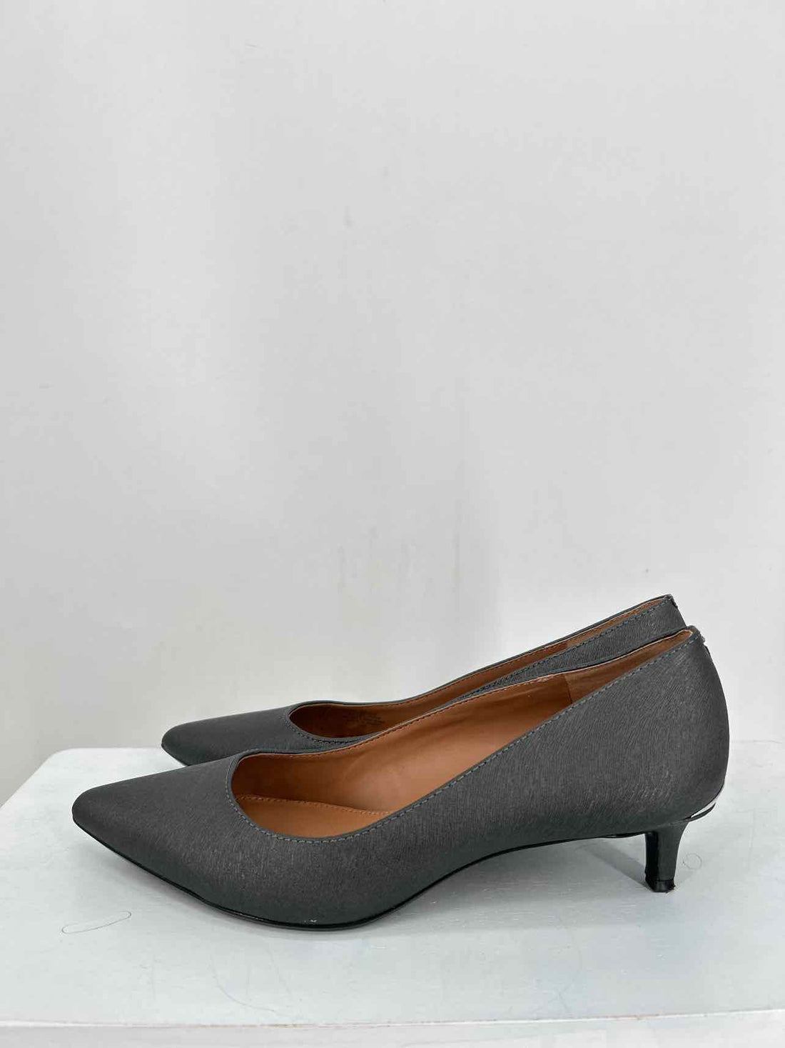 Calvin Klein Women Size 8 Grey Like New Heels