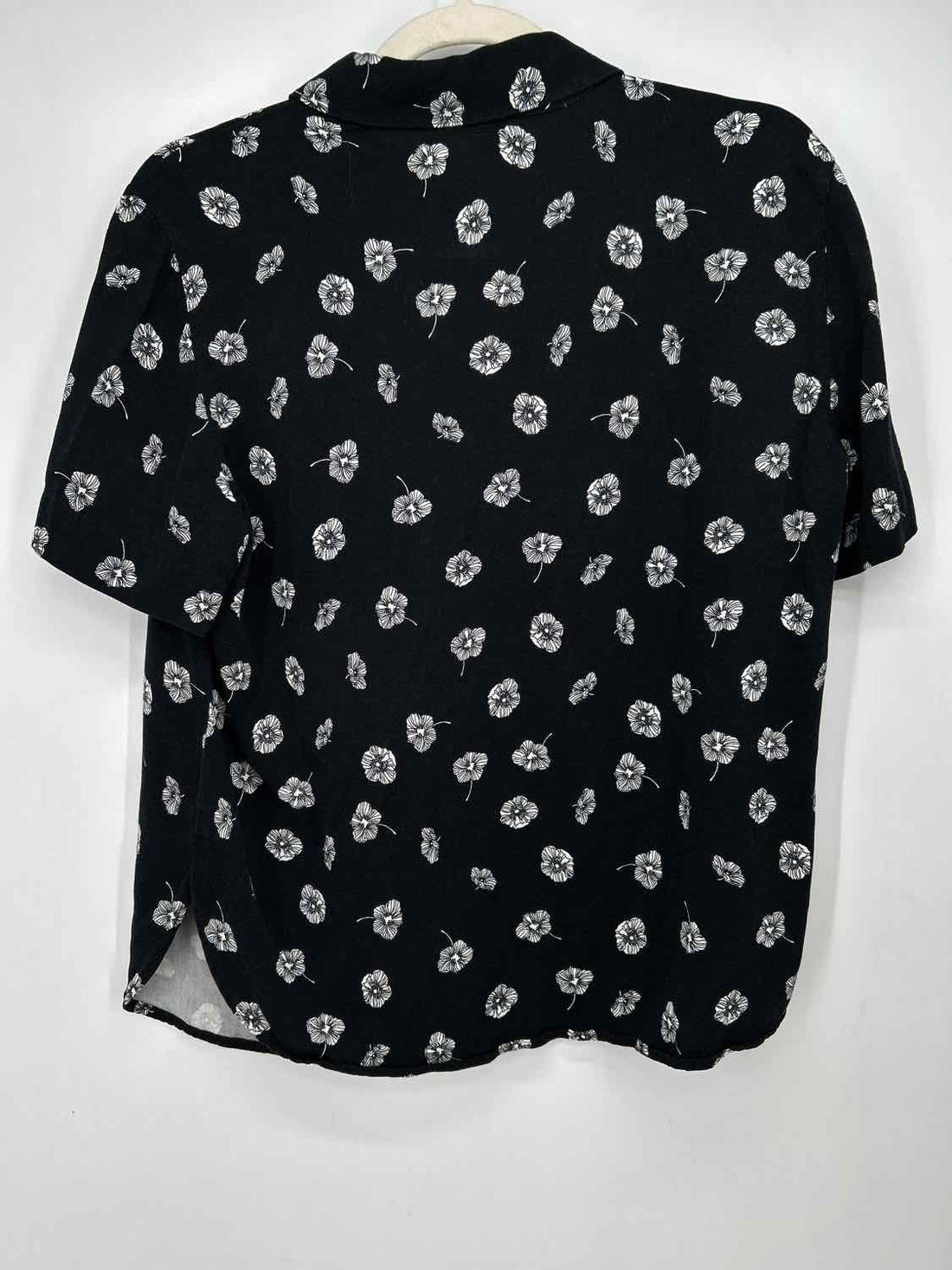 Talbots Size M Black & White Floral Short Sleeve