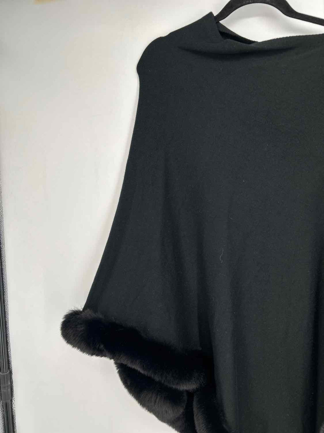 LF by La Fiorentina Size OS Black NWT Poncho